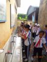 Hướng dẫn học sinh phương pháp rửa tay và sử dụng khu vực rửa tay - 