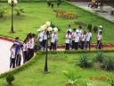Tổ chức cho học sinh tham quan khuôn viên nhà trường - 